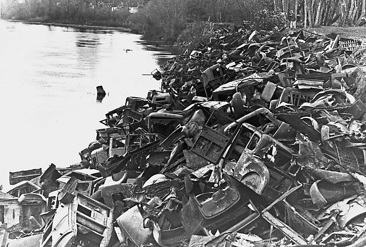 Using auto bodies to prevent bank erosion along the Willamette R